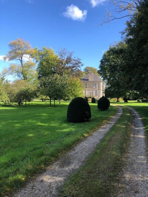 Charming 18Th Century Chateau, Near Bayeux In Calvados, Normandie Livry  Bagian luar foto